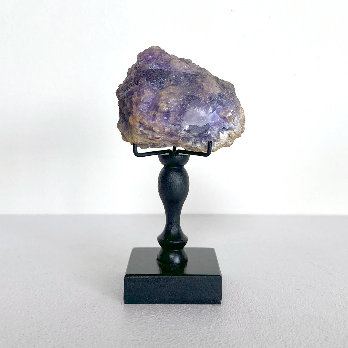 número 37 minerales coquimbita en pedestal