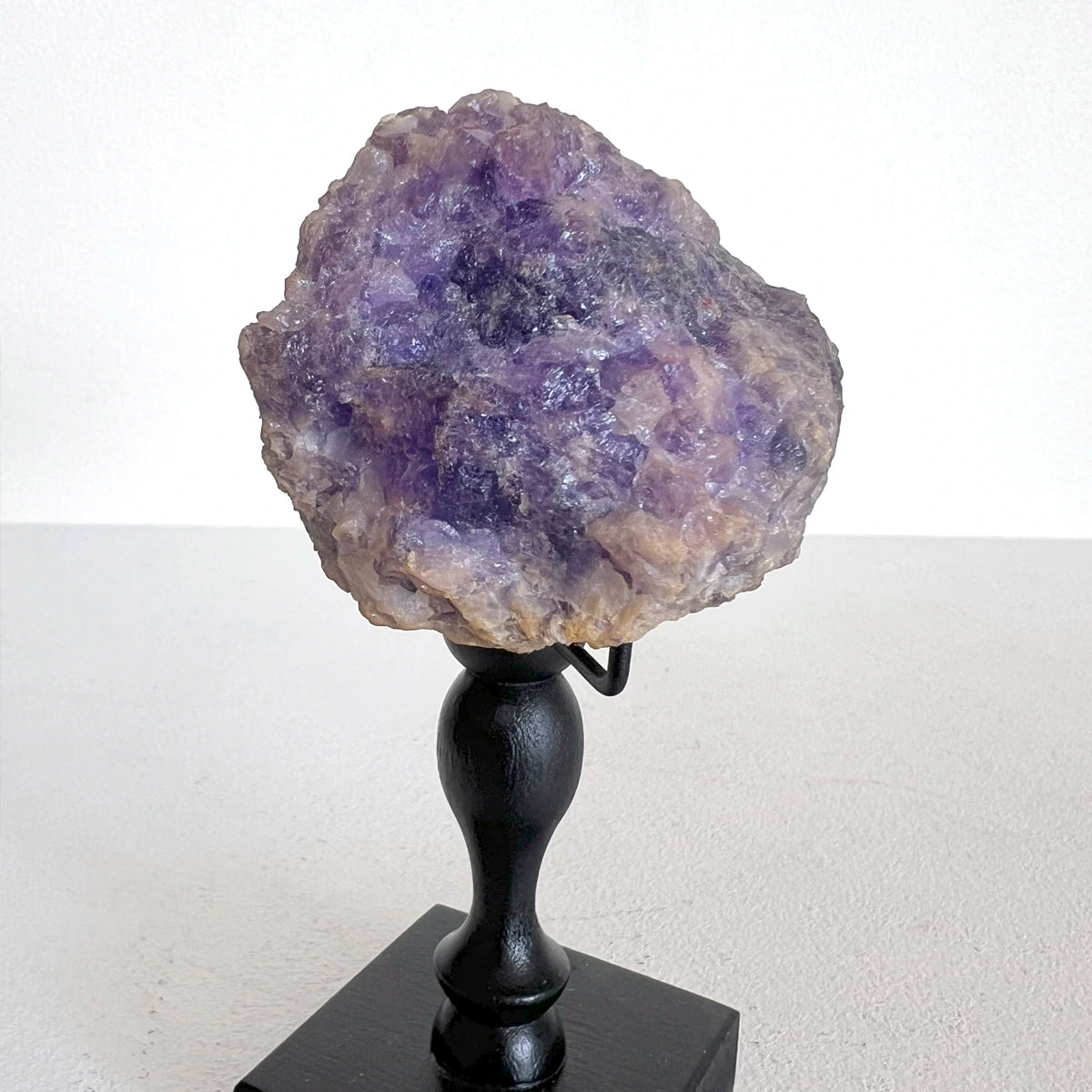 número 37 minerales coquimbita en pedestal