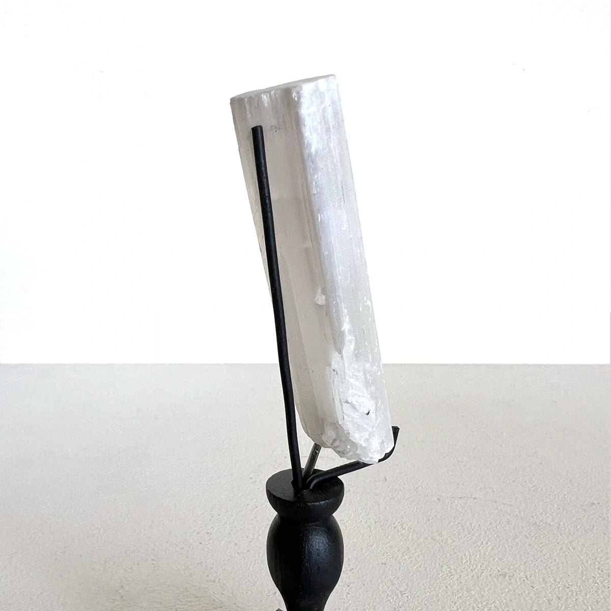 Número37 vara selenita pedestal minerales