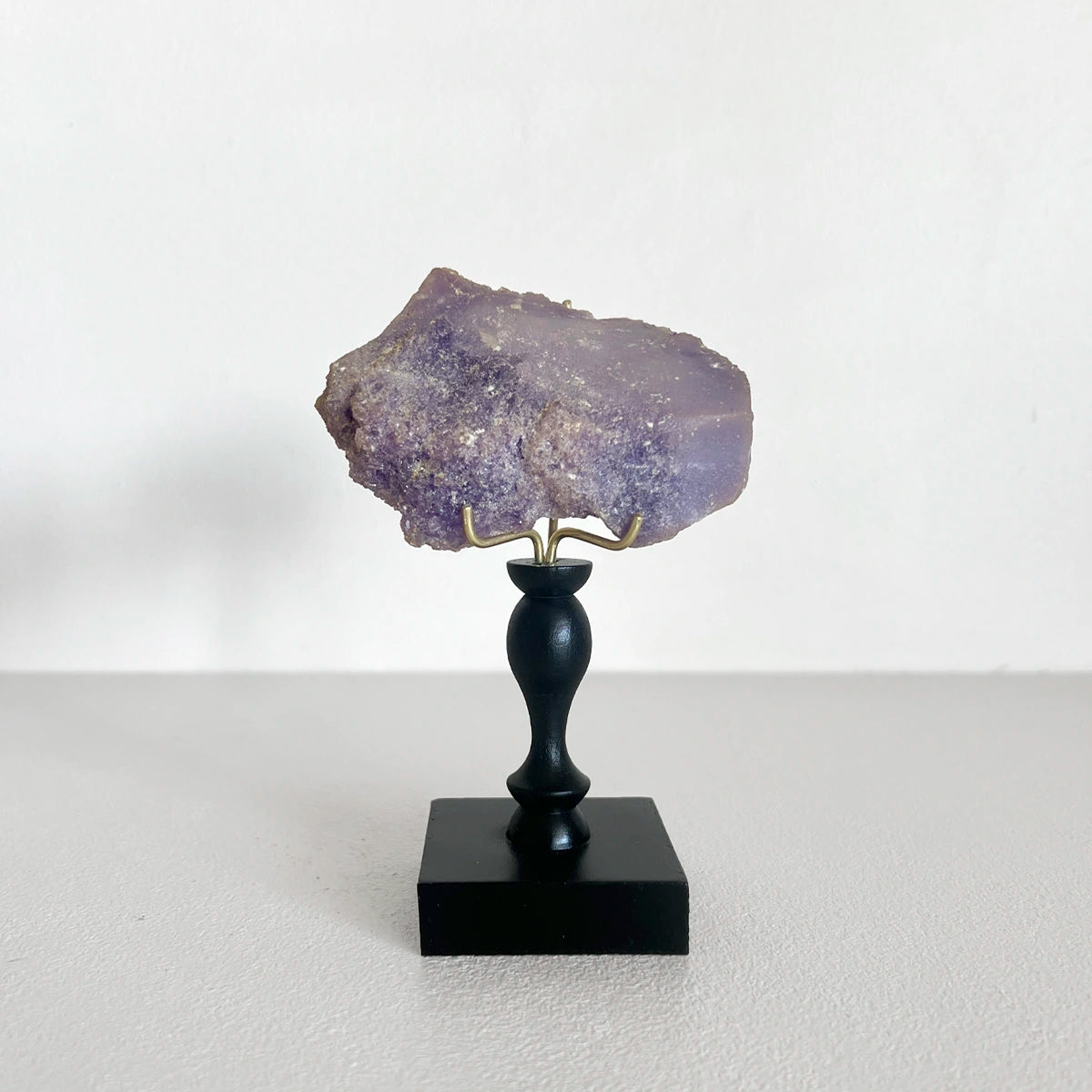 Coquimbita en pedestal, Número37, Gabinete de Curiosidades, Minerales